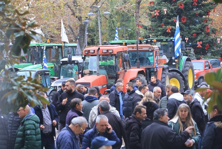 Φωτογραφία από τη συγκέντρωση στη Λάρισα (INTIME NEWS / ΚΥΔΩΝΑΣ ΓΙΩΡΓΟΣ)