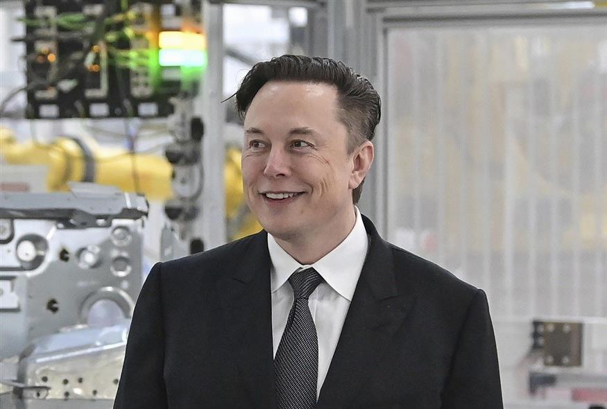 Ο αμερικανός επιχειρηματίας πούλησε μεγάλο πακέτο μετοχών της Tesla για την απόκτηση του Twitter (Associated Press)