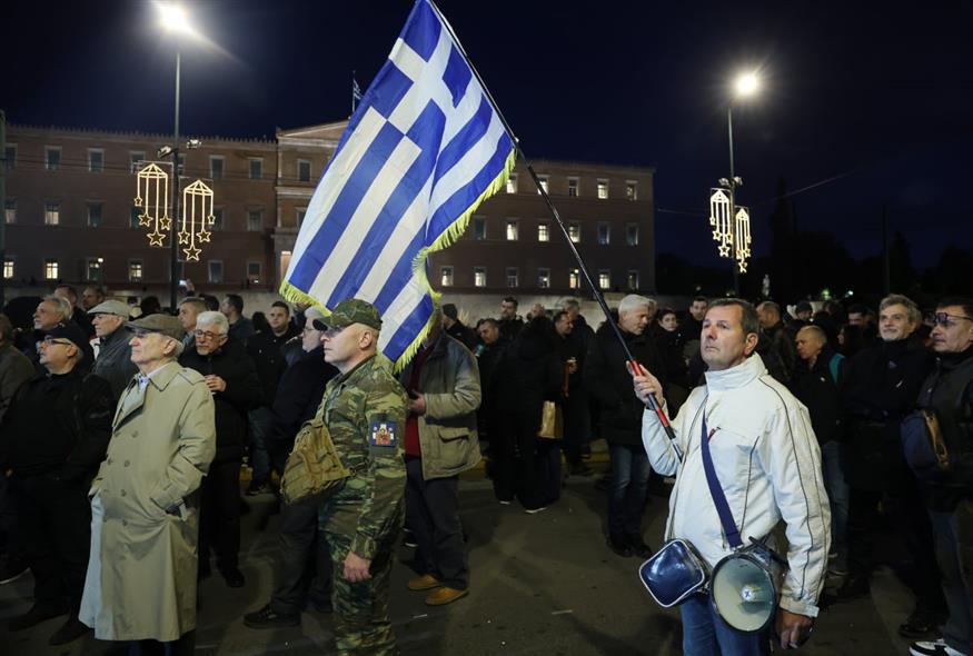 Συγκέντρωση διαμαρτυρίας στρατιωτικών στο Σύνταγμα (INTIME NEWS/ΠΕΡΙΣΤΕΡΗΣ ΔΗΜΗΤΡΗΣ)