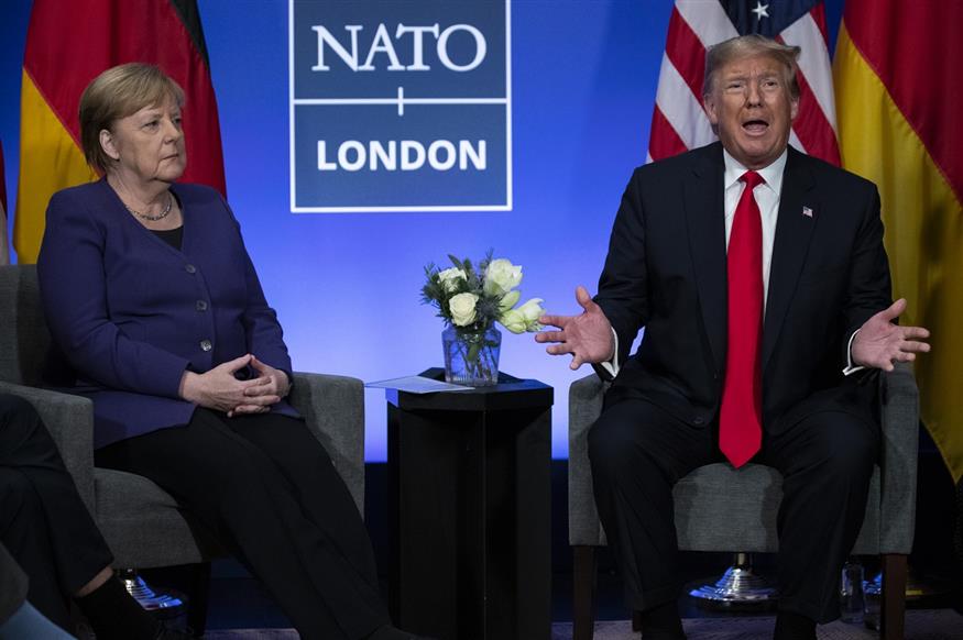 Ανγκελα Μέρκελ και Ντόναλντ Τραμπ στο περιθώριο της συνόδου Κορυφής του ΝΑΤΟ τον Δεκέμβριο του 2019 στη Βρετανία (AP Photo/ Evan Vucci)