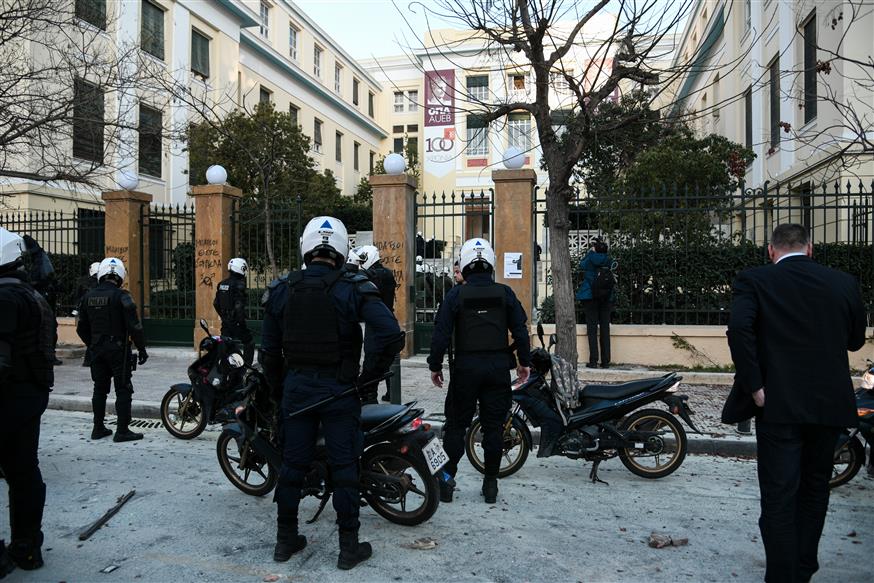 Αστυνομικοί έξω από την ΑΣΟΕΕ (Copyright: Eurokinissi/Μιχάλης Καραγιάννης)