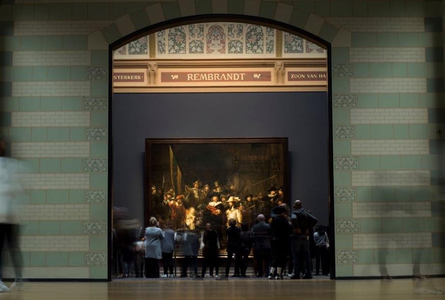 Η «Νυχτερινή περίπολος» του Ρέμπραντ στο Rijksmuseum του Άμστερνταμ (Associated Press)