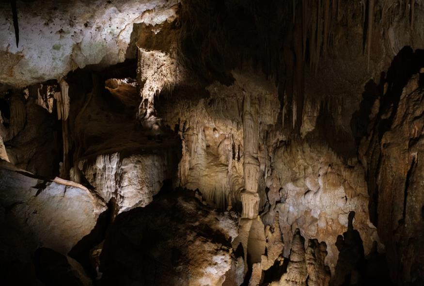 Επαναλειτουργεί μετά από 5 χρόνια το σπήλαιο των Πετραλώνων Χαλκιδικής (ΑΠΕ) gallery