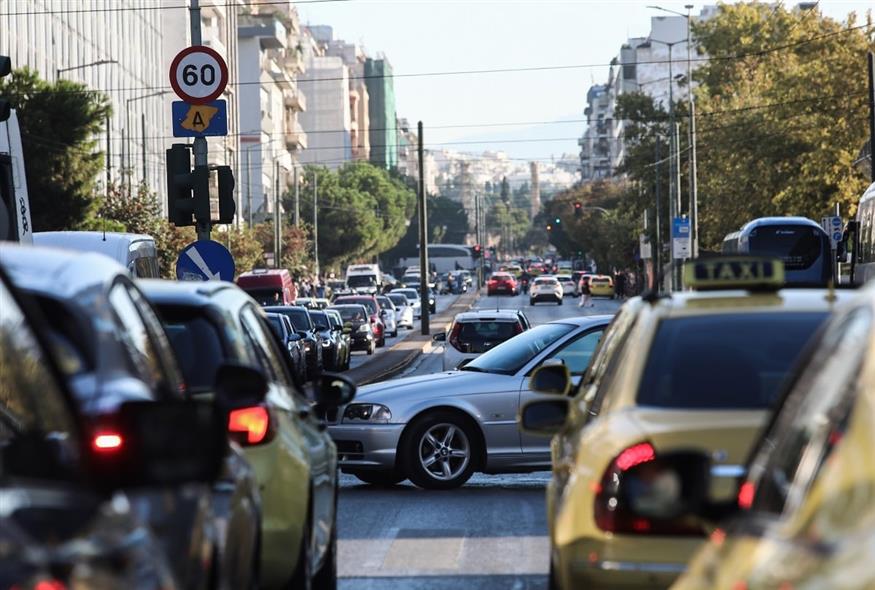 Μποτιλιαρισμένοι οι δρόμοι στην Αθήνα (Πηγή: ΓΙΑΝΝΗΣ ΠΑΝΑΓΟΠΟΥΛΟΣ/EUROKINISSI)