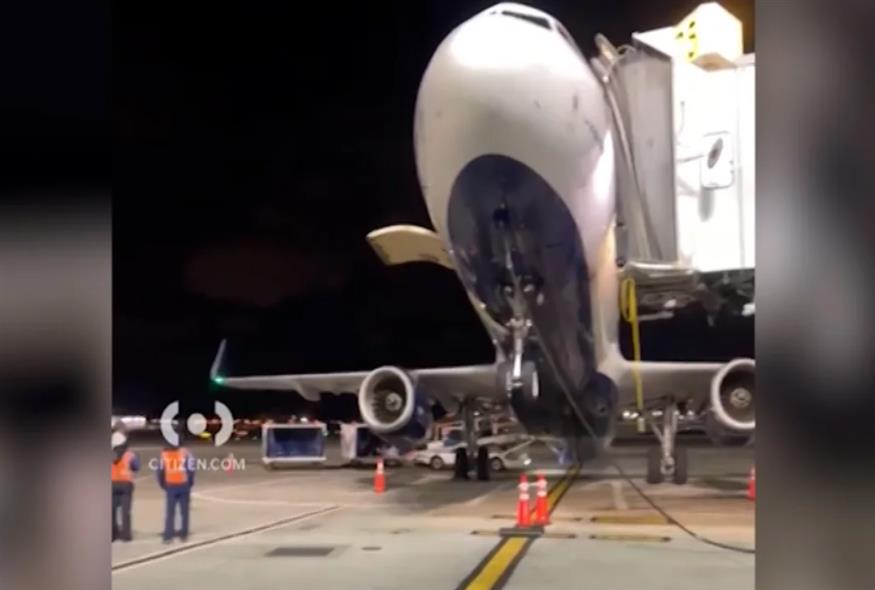 Αεροπλάνο έγειρε προς τα πίσω κατά την εκφόρτωση στη Νέα Υόρκη - Δείτε το βίντεο/twitter