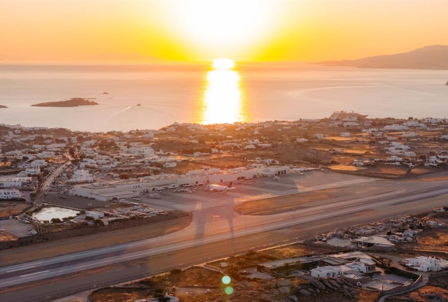 Κρατικός Αερολιμένας Μυκόνου «Μαντώ Μαυρογένους» Κρατικός Αερολιμένας Μυκόνου «Μαντώ Μαυρογένους»