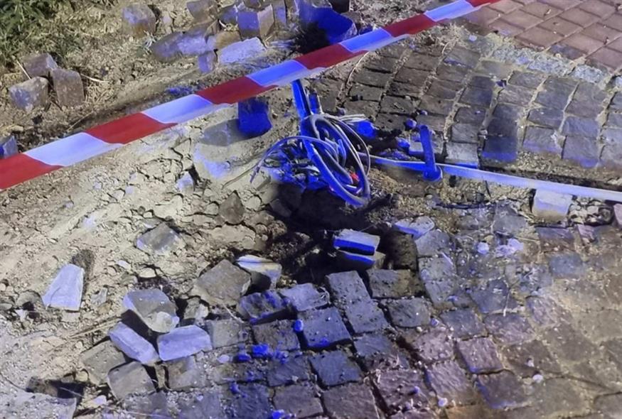 Τροχαίο Φυλής, εικόνα από το σημείο (doxthi.gr) Τροχαίο Φυλής, εικόνα από το σημείο (doxthi.gr)