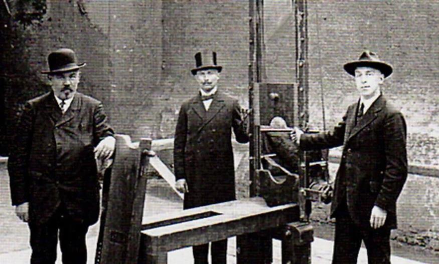 Από τη γκιλοτίνα του Ράιχαρτ (εικονίζεται στη μέση) πέρασαν χιλιάδες άνθρωποι.