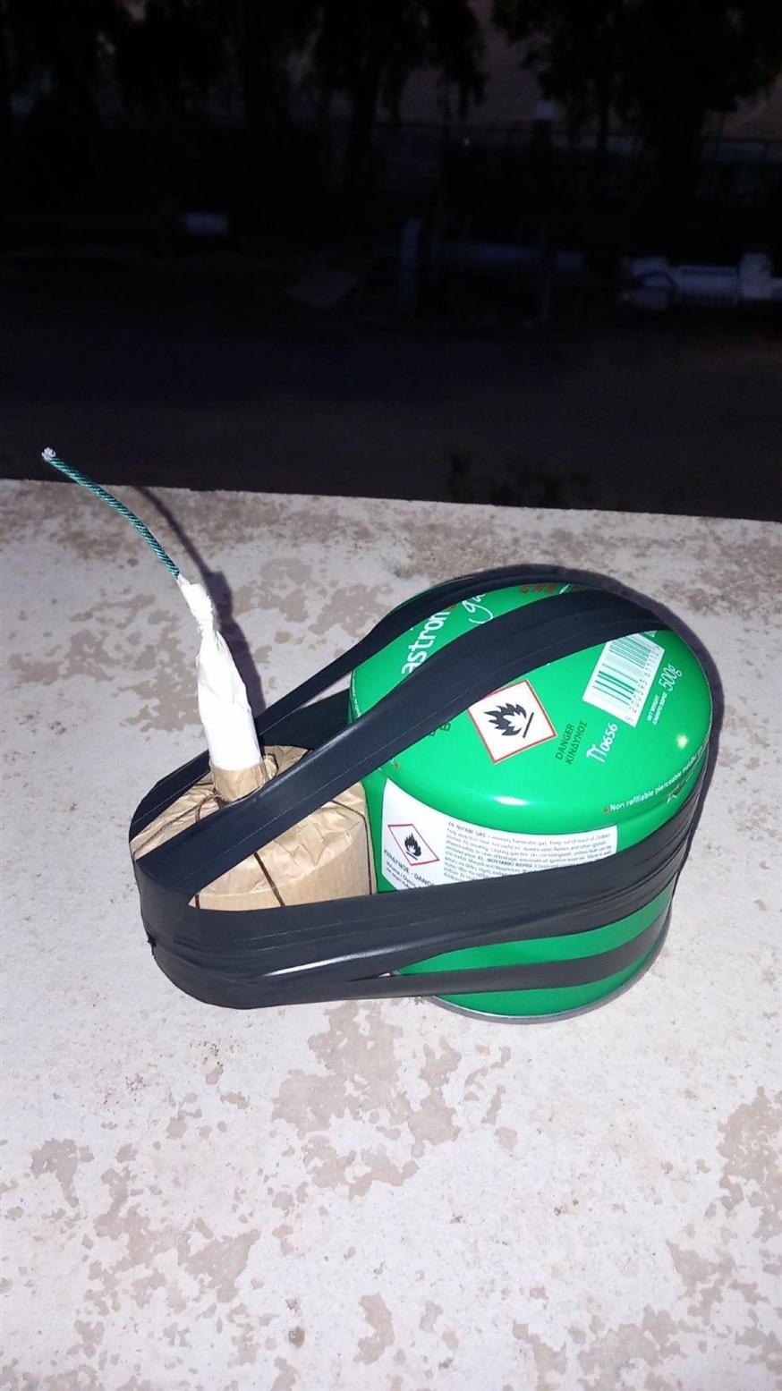 Εκρηκτικοί μηχανισμοί και κροτίδες σε τσάντα που κρατούσε ο ένας εκ των δύο δραστών