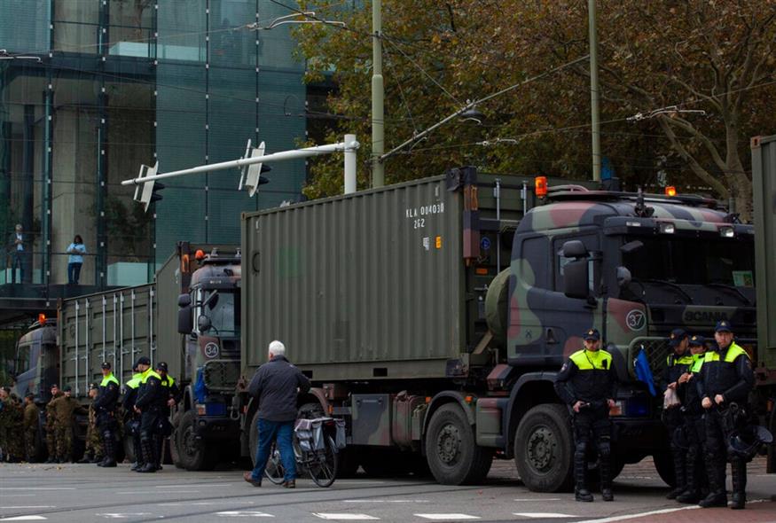 Αστυνομία έξω από ολλανδικό κοινοβούλιο/AP