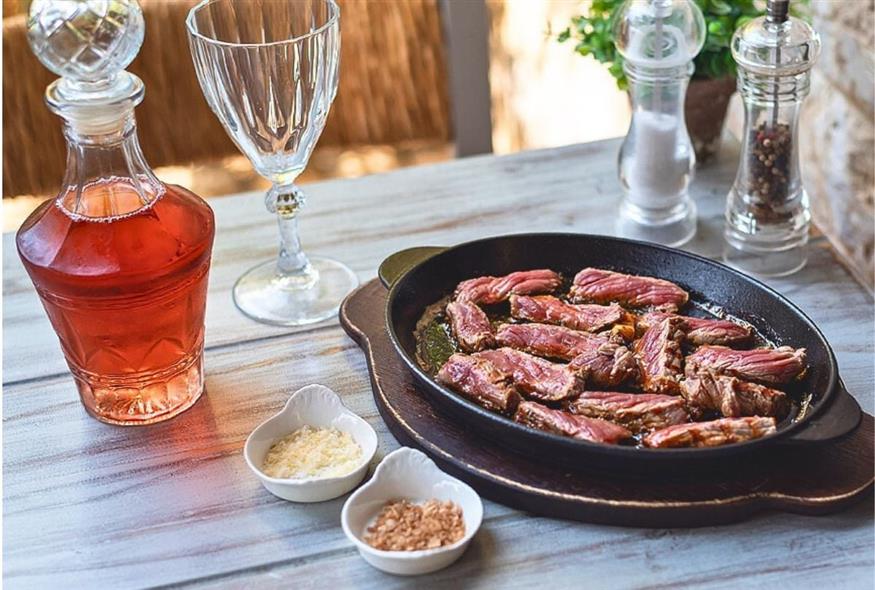 Η ταλιάτα καταφθάνει τσιτσιρίζοντας Η ταλιάτα καταφθάνει τσιτσιρίζοντας