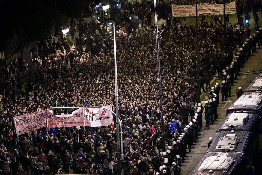 Στιγμιότυπο από την περσινή πορεία για την επέτειο του Πολυτεχνείου (Copyright: Eurokinissi/Γιάννης Παναγόπουλος)