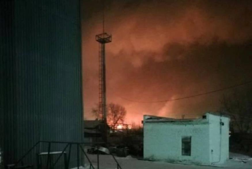 Φωτογραφία από την έκρηξη στην πετρελαϊκή εγκατάσταση στη Ρωσία/ Twitter