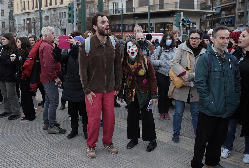 Οι αρχαιολόγοι πραγματοποίησαν συγκέντρωση διαμαρτυρίας έξω από το Εθνικό Αρχαιολογικό μουσείο (Eurokinissi)