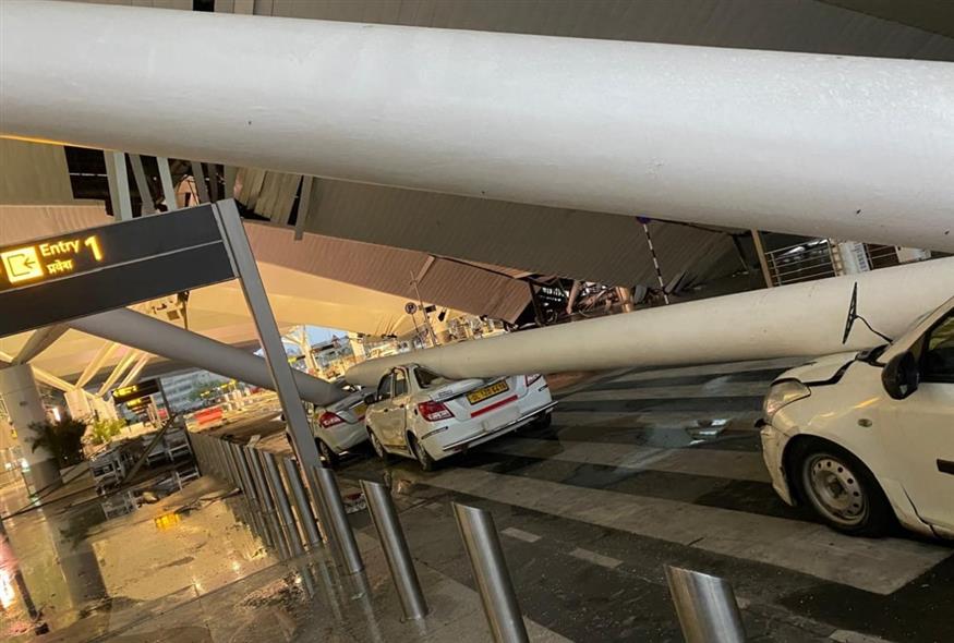 Ινδία: Κατέρρευσε οροφή στο αεροδρόμιο του Νέου Δελχί (X)
