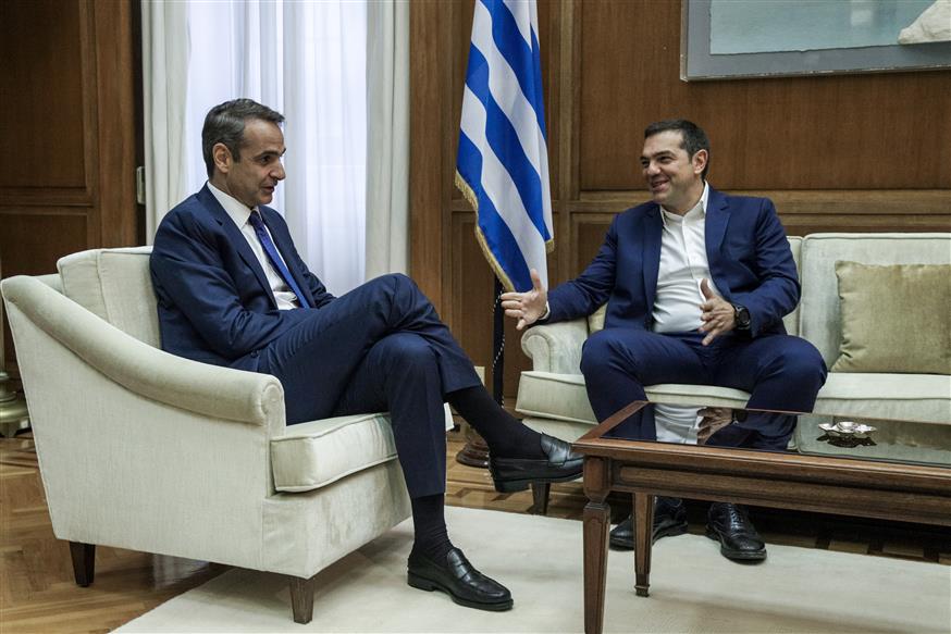 Σε πολύ καλό κλίμα έγινε η συνάντηση του πρωθυπουργού με τον πρόεδρο του ΣΥΡΙΖΑ (EUROKINISSI)