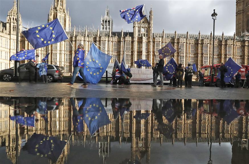Demonstrations against Brexit in front of the Parliament/(AP Photo/Frank Augstein)