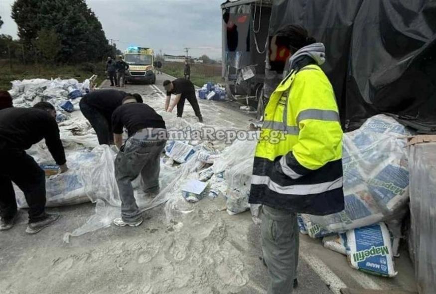 Τροχαίο ατύχημα πριν την έξοδο της Θήβας/lamiareport Τροχαίο ατύχημα πριν την έξοδο της Θήβας/lamiareport