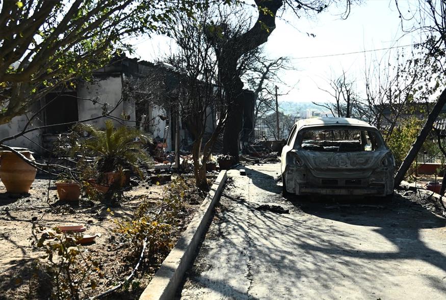 Θλίψη για την επόμενη μέρα της φωτιάς στην Αττική - Οι καταστροφές είναι πολλές και μεγάλες