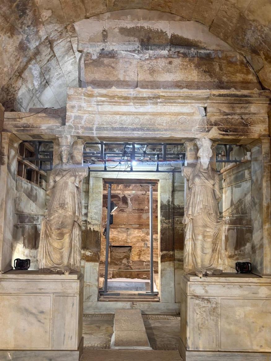 Το ταφικό μνημείο πλήρως θεάσιμο