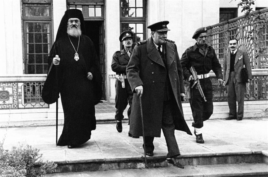 Ο Τσώρτσιλ με τον Αρχιεπίσκοπο Δαμασκηνό στην Αθήνα. /copyright Ap Photos Ο Τσώρτσιλ με τον Αρχιεπίσκοπο Δαμασκηνό στην Αθήνα. /copyright Ap Photos