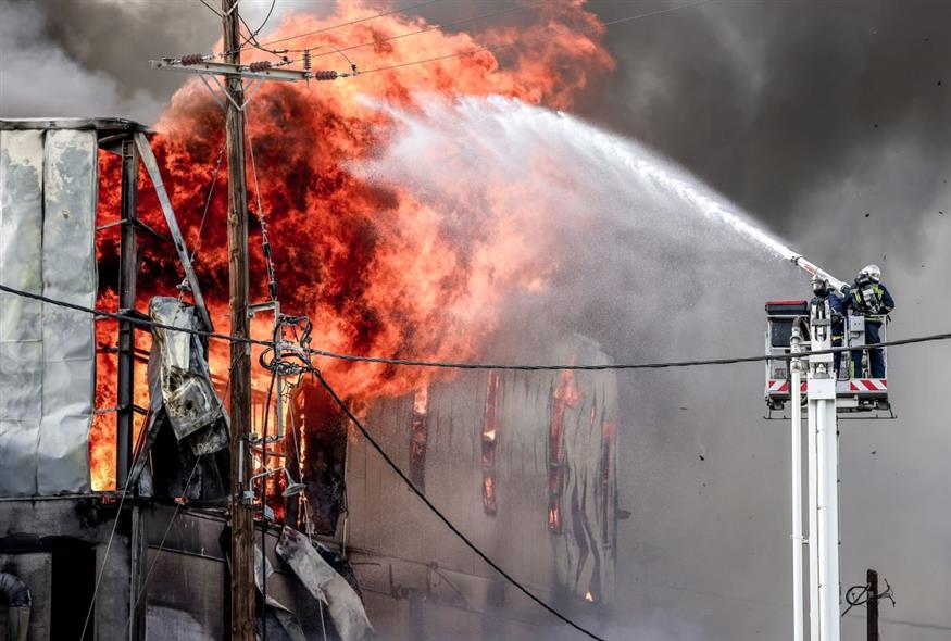 ΠΥΡΚΑΓΙΑ ΣΕ ΕΡΓΟΣΤΑΣΙΟ ΞΥΛΕΙΑΣ ΣΤΗ ΒΙΟΜΗΧΑΝΙΚΗ ΠΕΡΙΟΧΗ ΣΤΟ ΗΡΑΚΛΕΙΟ ΚΡΗΤΗΣ (ΣΤΕΦΑΝΟΣ ΡΑΠΑΝΗΣ/EUROKINISSI)