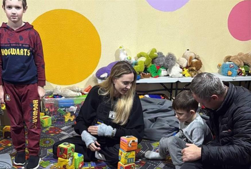 Η Ατζελίνα Τζολί στην Ουκρανία (X)