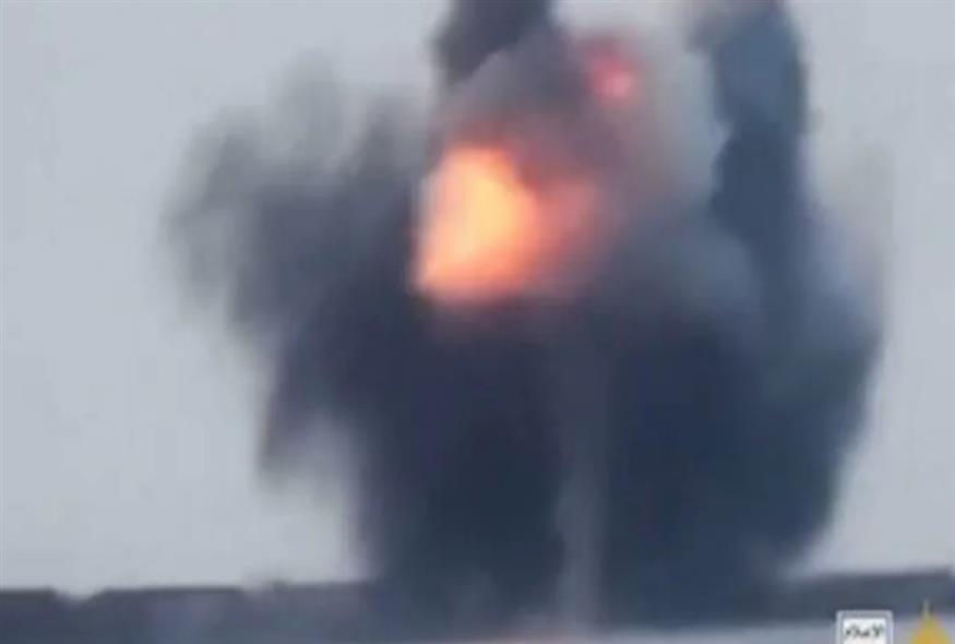Η έκρηξη στο ελληνόκτητο πλοίο Tutor μετά την επίθεση των άνταρτων Χούτι/ΤWITTER/CLASH REPORT