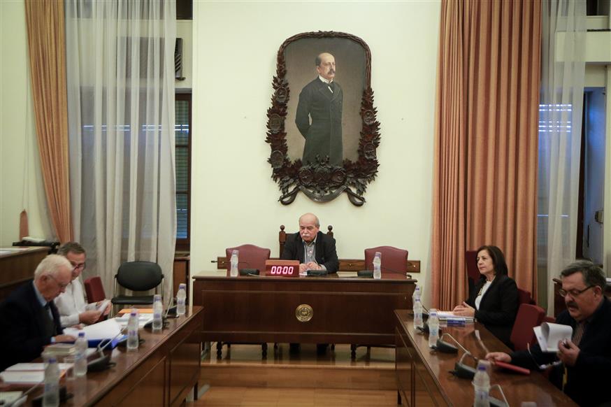 Στιγμιότυπο από τη συνεδρίαση της Επιτροπής του Κανονισμού της Βουλής (Eurokinissi/Γιώργος Κονταρίνης)