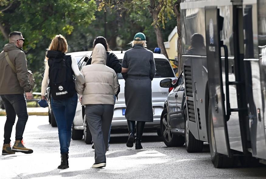 Μεταγωγή των συλληφθέντων του κυκλώματος προστασίας (ΙΝΤΙΜΕ)