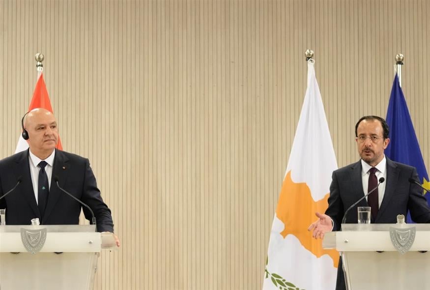 Ο Λιβανέζος πρόεδρος Ζοζέφ Αούν με τον Κύπριο πρωθυπουργό Νίκο Χριστοδουλίδη (Petros Karadjias/AP)