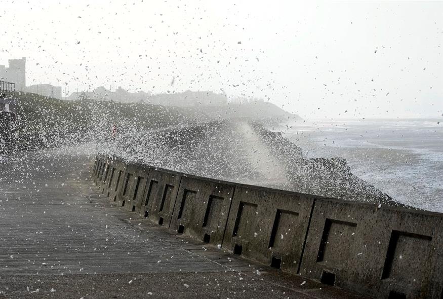 Κακοκαιρία Eowyn στη Μεγάλη Βρετανία (AP Photo/Jon Super)