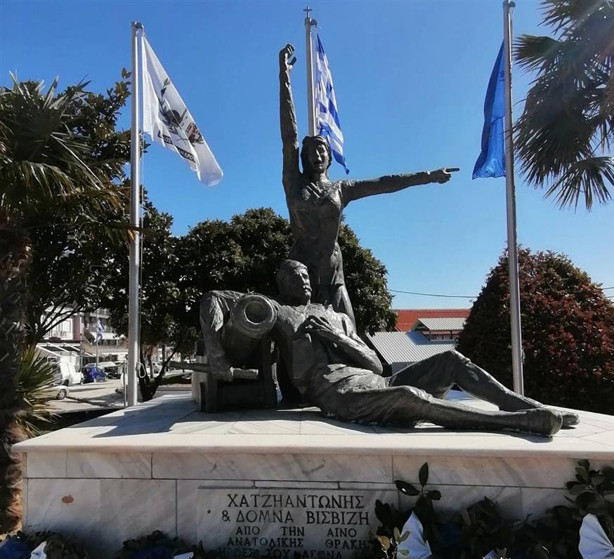 Μνημείο της Δόμνας και του Χατζά-Αντώνη Βισβίζη στην Αλεξανδρούπολη.