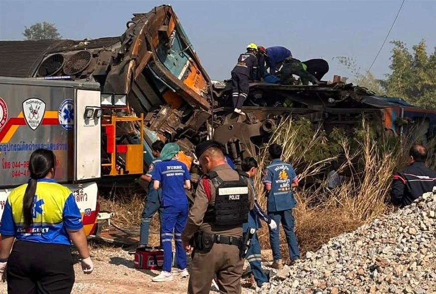 Ταϊλάνδη: Γερανός έπεσε πάνω σε τρένο - Τουλάχιστον 22 νεκροί