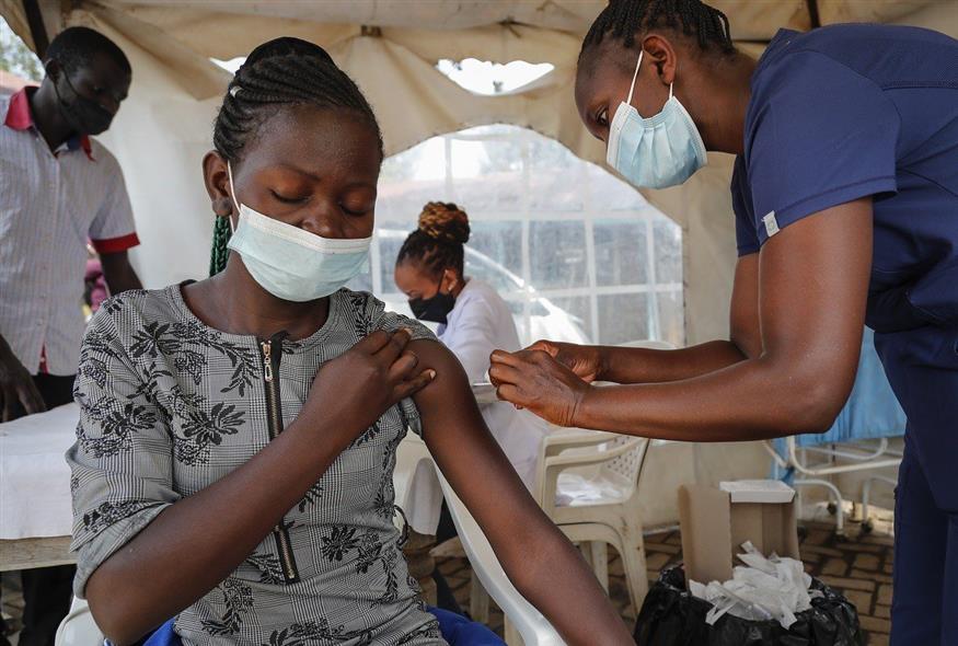 Εμβολιασμός κατά του κορονοϊού στην Κένυα (Associated Press)