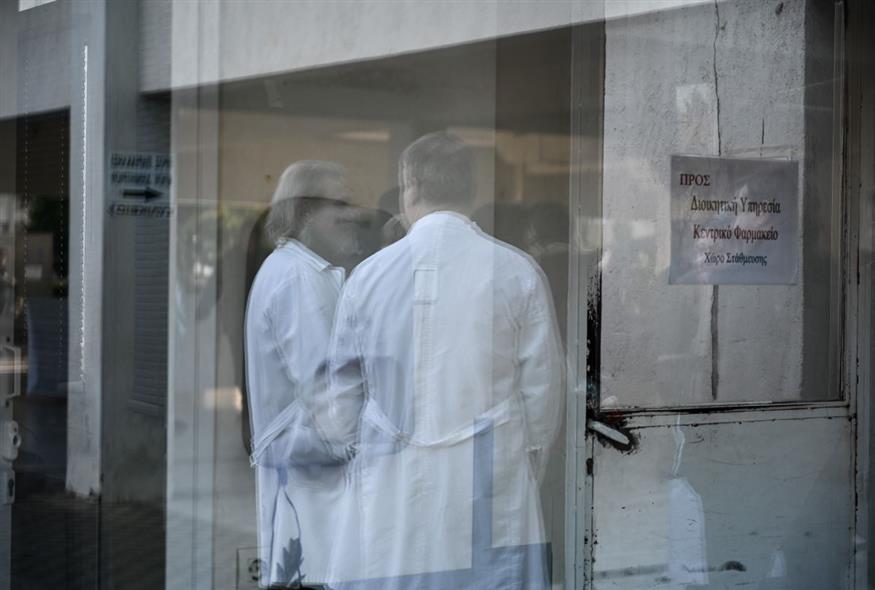 Γιατροί στο νοσοκομείο Αγία Όλγα/Eurokinissi