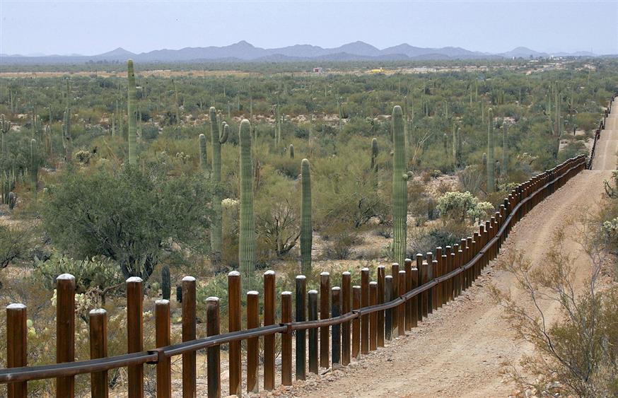 Ένα μέρος από τα σύνορα των ΗΠΑ με το Μεξικό (AP Photo/Matt York, File)