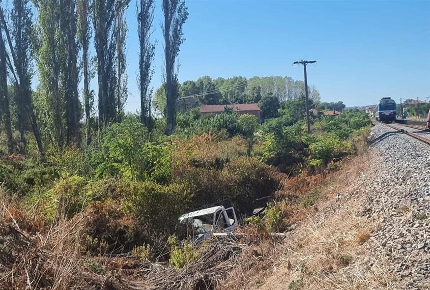 Σουφλί - Τρένο παρέσυρε φορτηγάκι