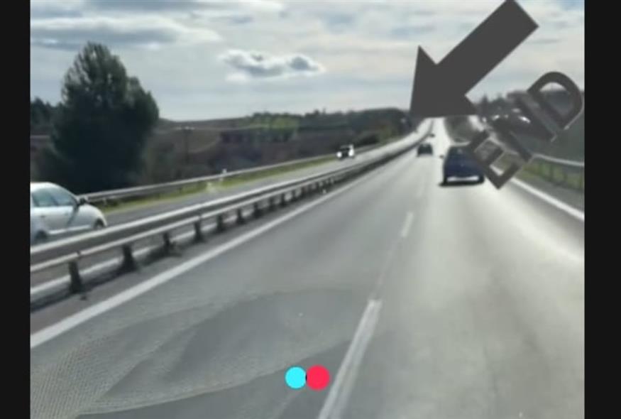 Ηλικιωμένος οδηγεί στο αντίθετο ρεύμα (ΤikTok)