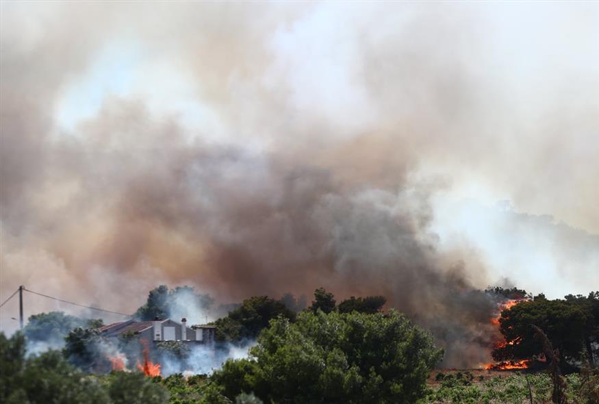 Πύρινη κόλαση στη Ραφήνα (gallery) Πύρινη κόλαση στη Ραφήνα (gallery)