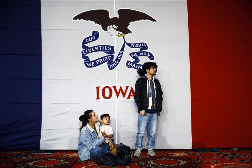 Φιάσκο για τους Δημοκρατικούς στην Αιόβα (AP Photo/Matt Rourke)