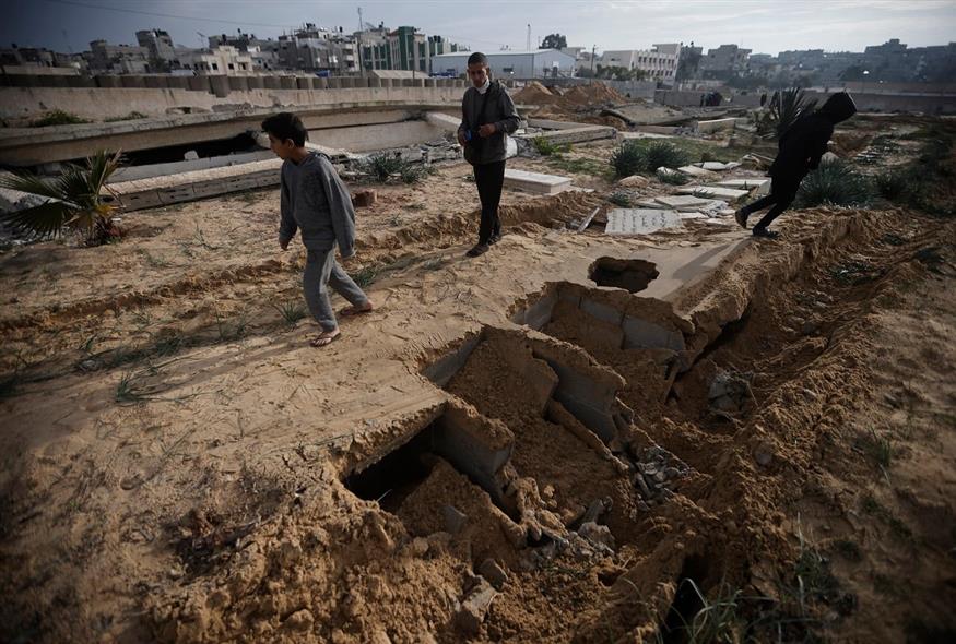 Κατεστραμμένοι τάφοι στη Γάζα - Φωτογραφία αρχείου (AP Photo/Mohammed Dahman)