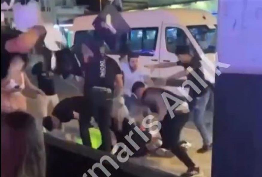 Σκληρές εικόνες: Πορτιέρηδες ξυλοκοπούν άγρια τουρίστριες στο Μαρμαρά της Τουρκίας (Video Capture)