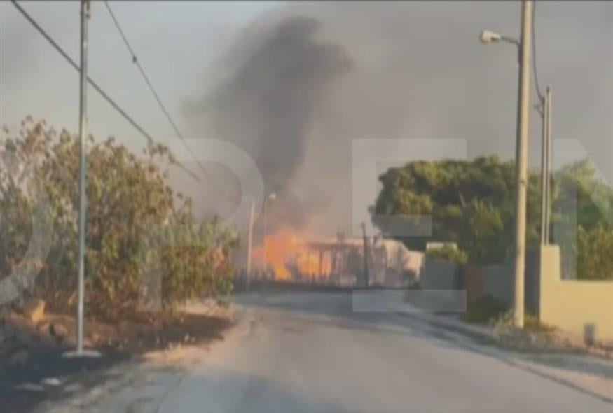 Η στιγμή της έκρηξης σε επιχείρηση στα Βριλήσσια