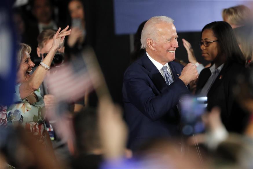 Ο Τζο Μπάιντεν έχει κάθε λόγο να είναι χαρούμενος μετά τις νέες δημοσκοπήσεις /(AP Photo/Gerald Herbert)