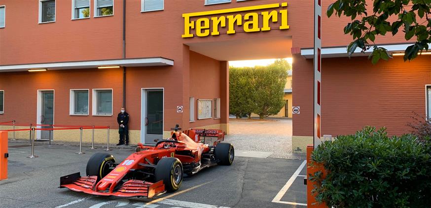 O Λεκλέρκ βγάζει τη Ferrari στους δρόμους του Μαρανέλο (Scuderia Ferrari/twitter)