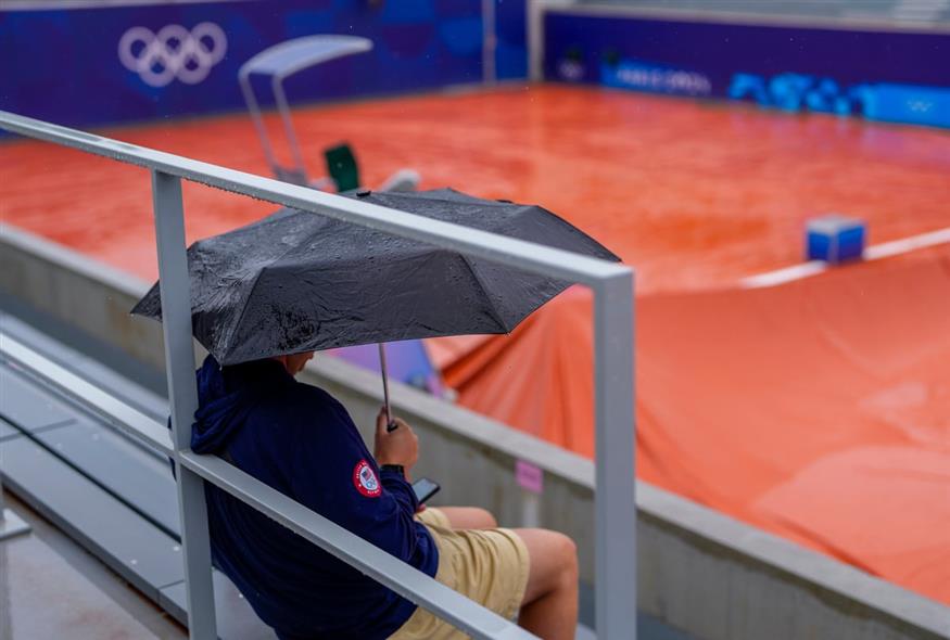 Η βροχή χάλασε και την πρώτη μέρα των Ολυμπιακών Αγώνων (AP) gallery