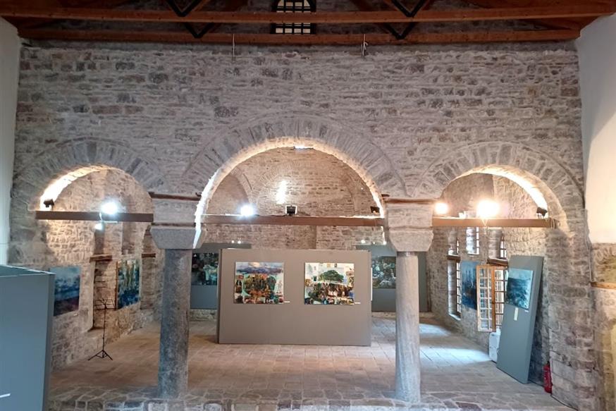 Το Φετιχιέ τζαμί -οθωμανικό τζαμί των τελών του 15ου αιώνα- έχει ανακαινισθεί και λειτουργεί σήμερα ως χώρος εκθέσεων