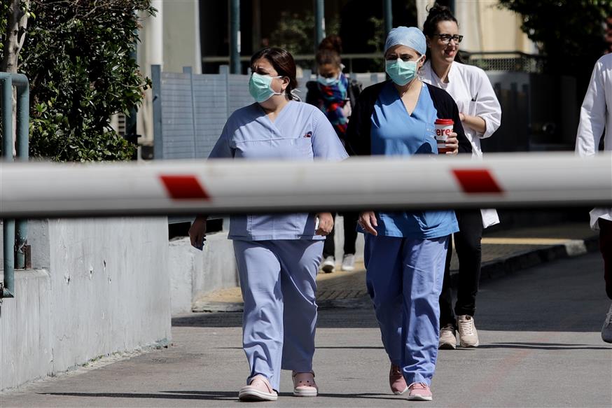 Εργαζόμενοι στο νοσοκομείο Ευαγγελισμός δίνουν μάχη κατά του κορονοϊού (copyright: Eurokinissi)