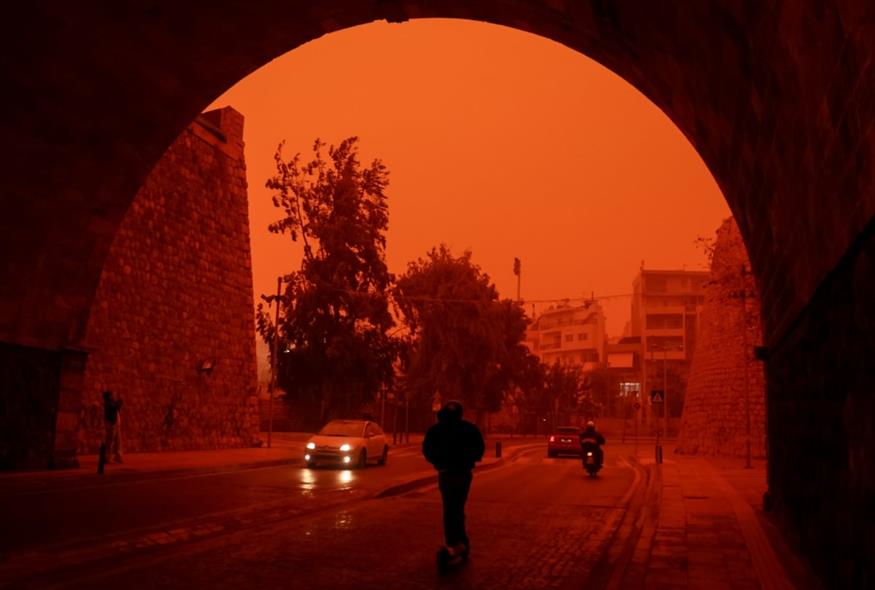 Αφρικανική σκόνη πάνω από το Ηράκλειο Κρήτης (ΕUROKINISSI)